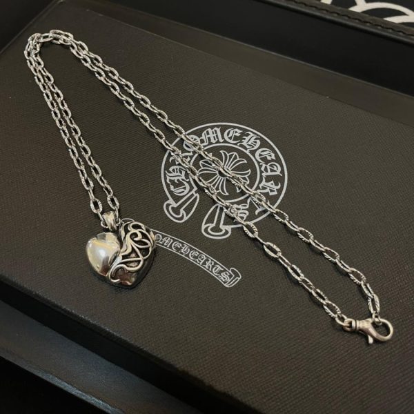 Collana vintage con cuori cromati
