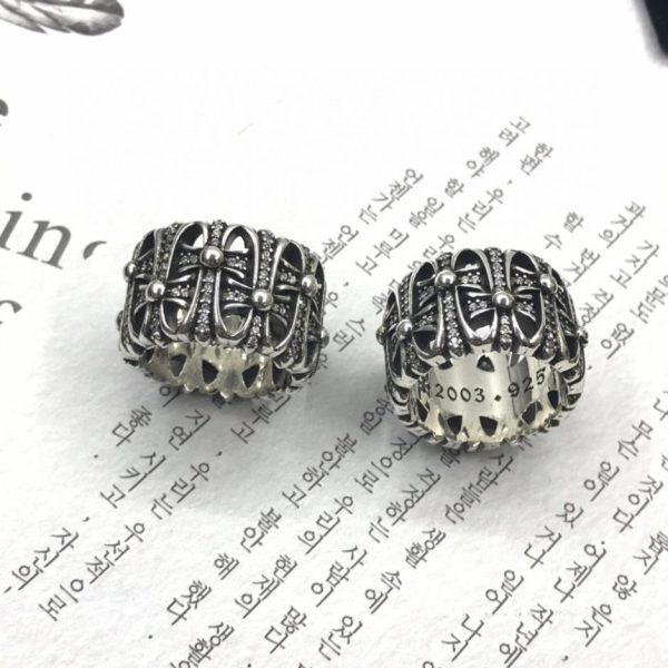 replica,repliche,fake,1:1,earrings,bracelet,ring,jewelry Anello con lapide con cuori cromati