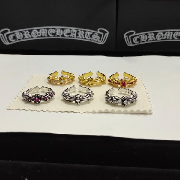 replica,repliche,fake,1:1,earrings,bracelet,ring,jewelry Anello con diamanti e fascia a forma di fiore con croce di cuori cromati