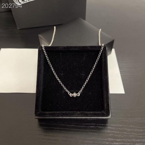 Collana con cuori cromati