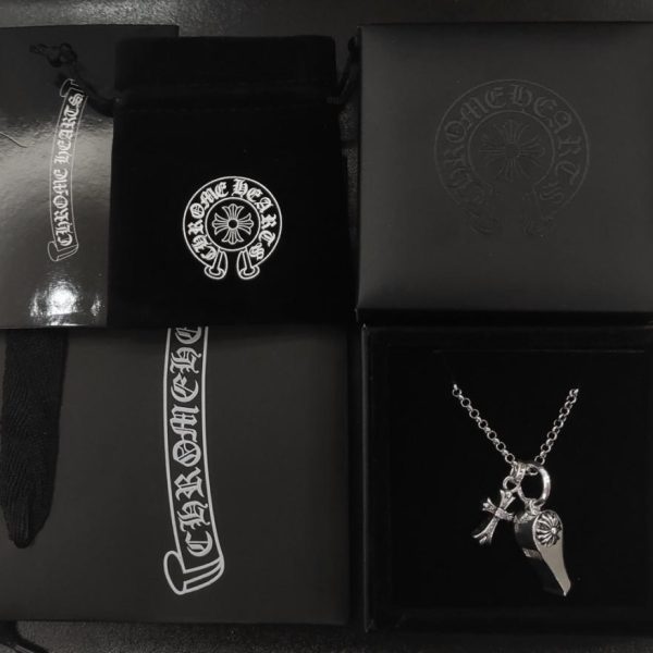 replica,repliche,fake,1:1,earrings,bracelet,ring,jewelry Collana con fischietto a cuori cromati