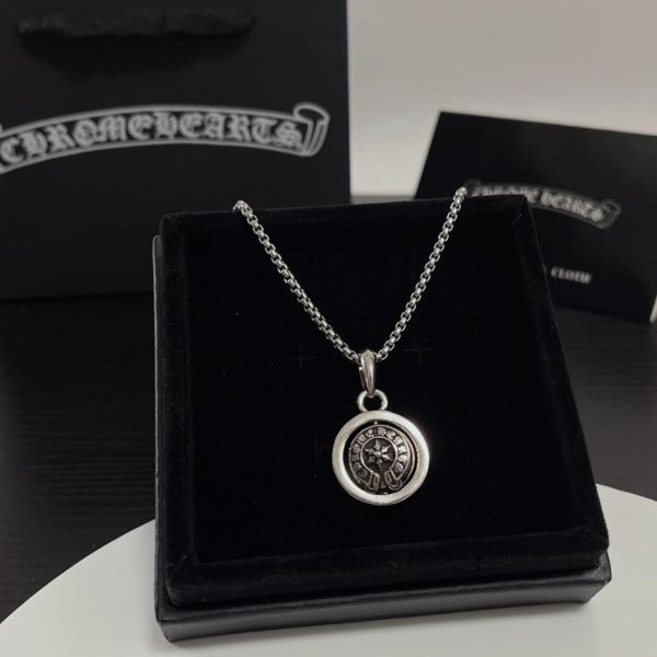 replica,repliche,fake,1:1,earrings,bracelet,ring,jewelry Collana con cuori cromati