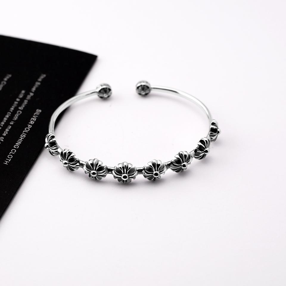 replica,repliche,fake,1:1,earrings,bracelet,ring,jewelry Bracciale aperto con croce di cuori cromati replica,repliche,fake,1:1,earrings,bracelet,ring,jewelry Bracciale aperto con croce di cuori cromati