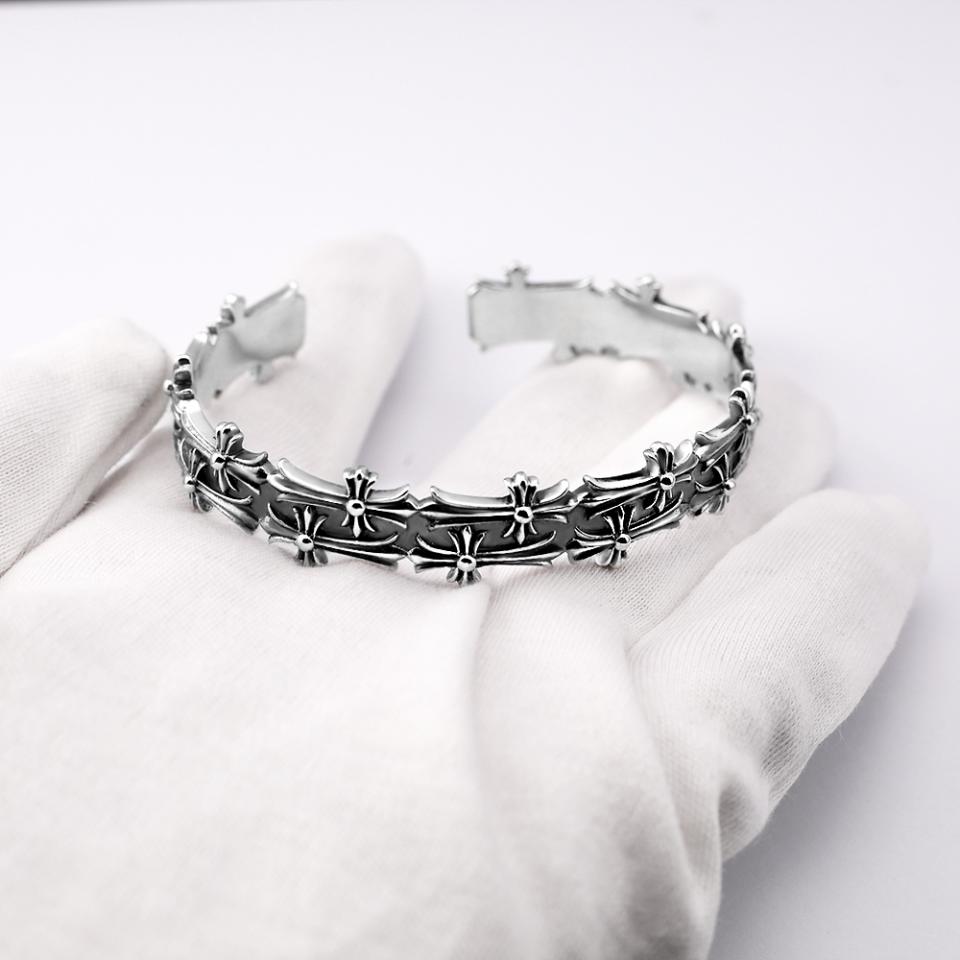 replica,repliche,fake,1:1,earrings,bracelet,ring,jewelry Bracciale aperto con croce di cuori cromati replica,repliche,fake,1:1,earrings,bracelet,ring,jewelry Bracciale aperto con croce di cuori cromati