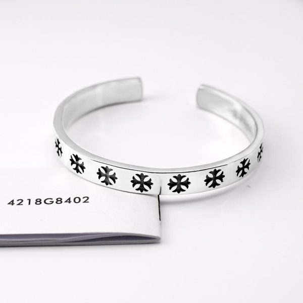replica,repliche,fake,1:1,earrings,bracelet,ring,jewelry Bracciale aperto con fiore incrociato e cuori cromati