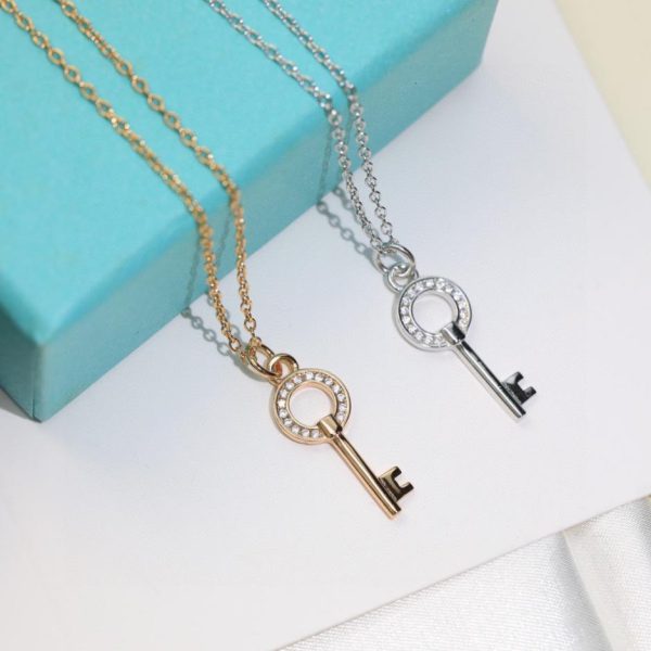 replica,repliche,fake,1:1,earrings,bracelet,ring,jewelry Collana chiave Tiffany