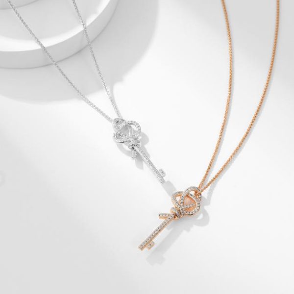 replica,repliche,fake,1:1,earrings,bracelet,ring,jewelry Collana con chiave di diamanti della serie Tiffany Woven