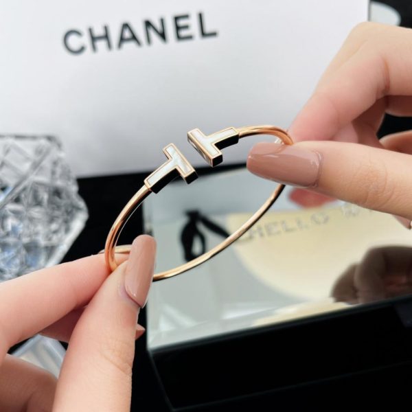 replica,repliche,fake,1:1,earrings,bracelet,ring,jewelry Bracciale aperto Tiffany serie doppia T con spirale piena di diamanti