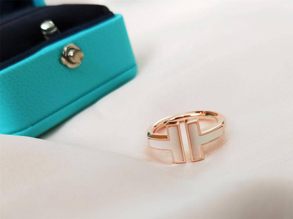 replica,repliche,fake,1:1,earrings,bracelet,ring,jewelry Anello Tiffany doppia T con conchiglia tutta bianca replica,repliche,fake,1:1,earrings,bracelet,ring,jewelry Anello Tiffany doppia T con conchiglia tutta bianca