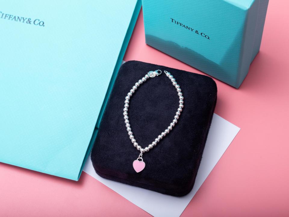 replica,repliche,fake,1:1,earrings,bracelet,ring,jewelry Bracciale Tiffany T con cuore rosa e perline replica,repliche,fake,1:1,earrings,bracelet,ring,jewelry Bracciale Tiffany T con cuore rosa e perline