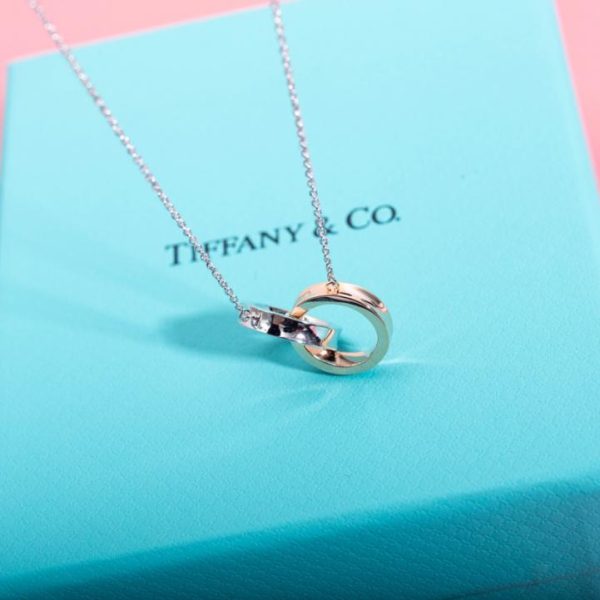 replica,repliche,fake,1:1,earrings,bracelet,ring,jewelry Collana Tiffany T con doppio anello del 1837
