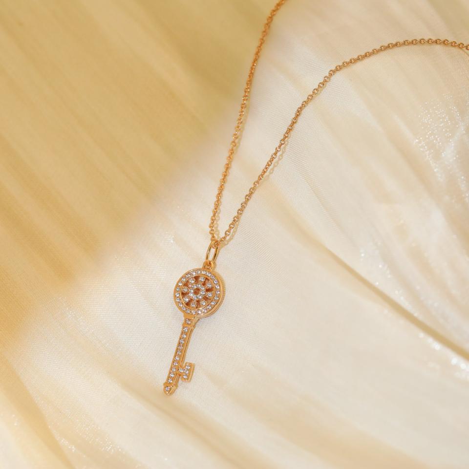 replica,repliche,fake,1:1,earrings,bracelet,ring,jewelry Collana mini chiave girasole Tiffany T replica,repliche,fake,1:1,earrings,bracelet,ring,jewelry Collana mini chiave girasole Tiffany T