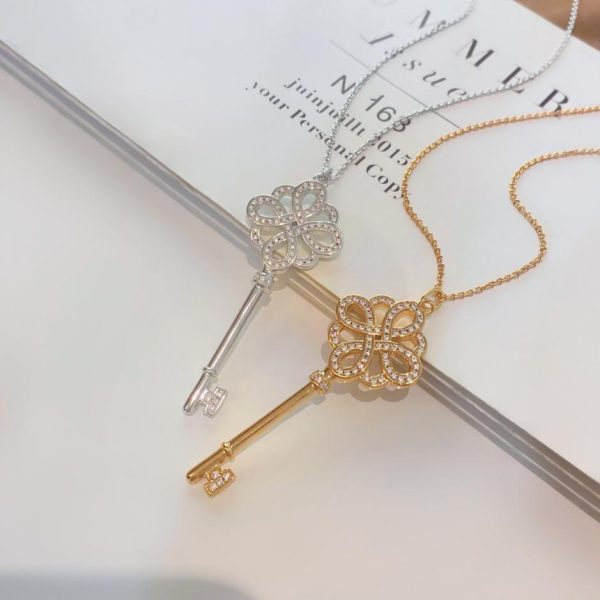 replica,repliche,fake,1:1,earrings,bracelet,ring,jewelry Collana Tiffany T con chiave nodo cinese