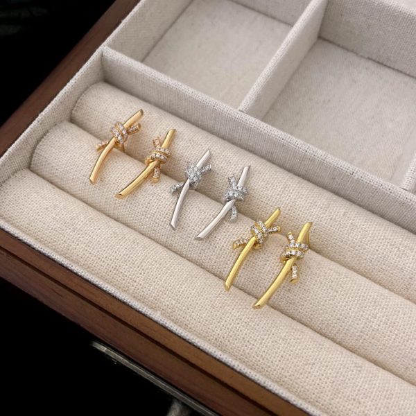replica,repliche,fake,1:1,earrings,bracelet,ring,jewelry Orecchini Tiffany serie nodo T