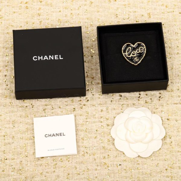 Spilla con lettera d'amore Chanel