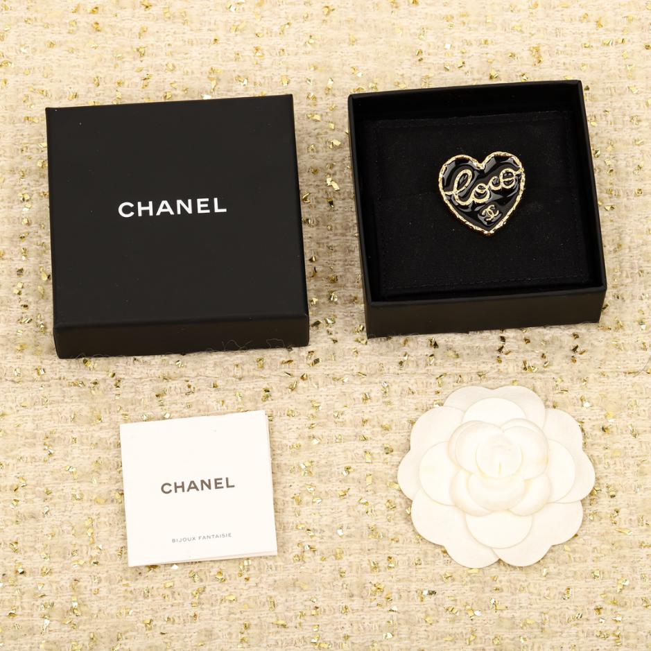 replica,repliche,fake,1:1,earrings,bracelet,ring,jewelry Spilla con lettera d’amore Chanel replica,repliche,fake,1:1,earrings,bracelet,ring,jewelry Spilla con lettera d’amore Chanel
