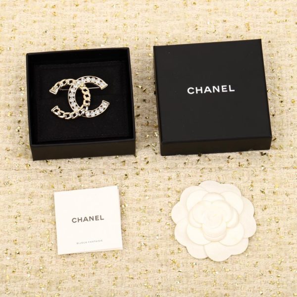 replica,repliche,fake,1:1,earrings,bracelet,ring,jewelry Spilla Chanel doppia C con catena di diamanti