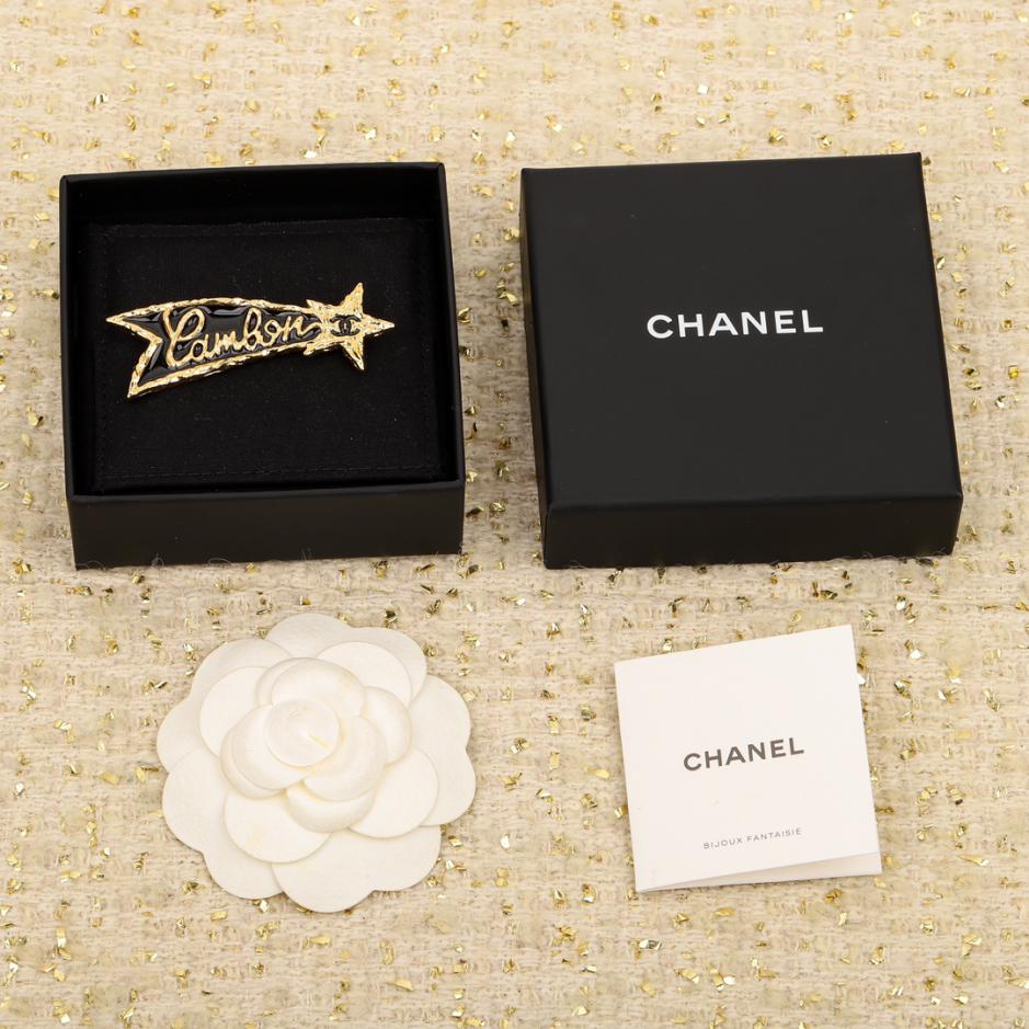 replica,repliche,fake,1:1,earrings,bracelet,ring,jewelry Spilla Chanel con stella lava e lettera in oro nero replica,repliche,fake,1:1,earrings,bracelet,ring,jewelry Spilla Chanel con stella lava e lettera in oro nero