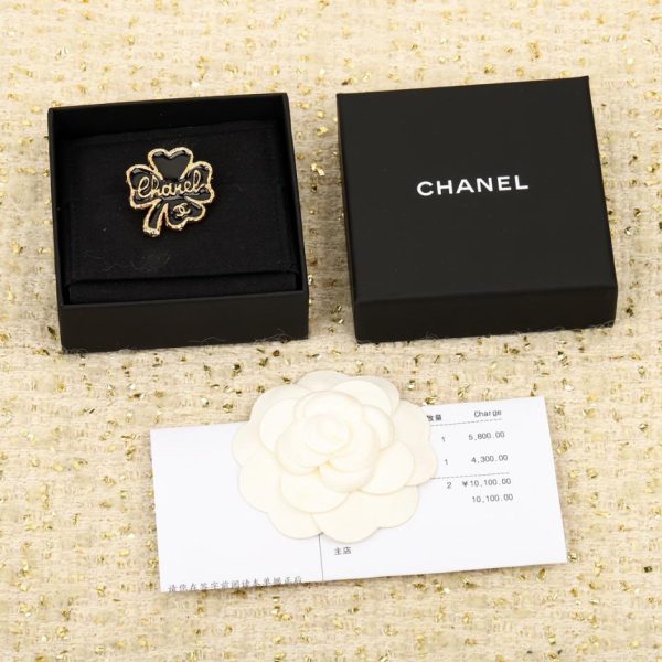 replica,repliche,fake,1:1,earrings,bracelet,ring,jewelry Spilla Chanel quadrifoglio