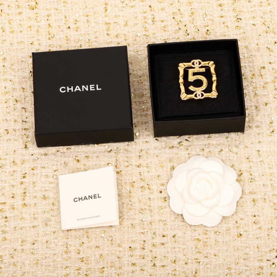 replica,repliche,fake,1:1,earrings,bracelet,ring,jewelry Spilla vuota quadrata Chanel con 5 parole replica,repliche,fake,1:1,earrings,bracelet,ring,jewelry Spilla vuota quadrata Chanel con 5 parole