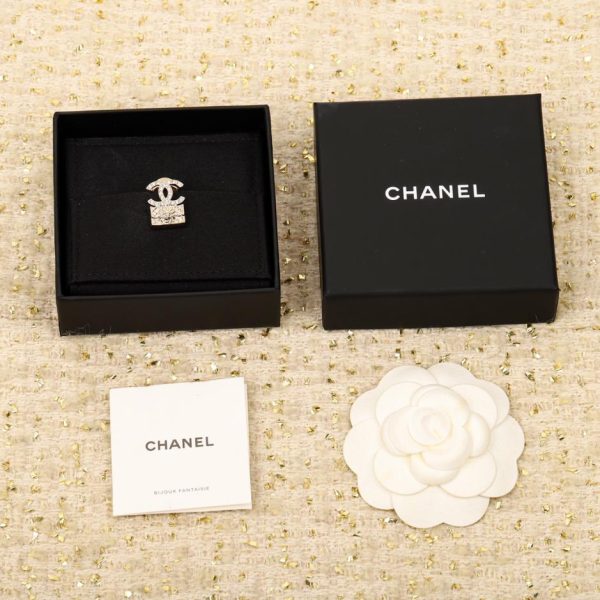 replica,repliche,fake,1:1,earrings,bracelet,ring,jewelry Spilla per borsa Chanel