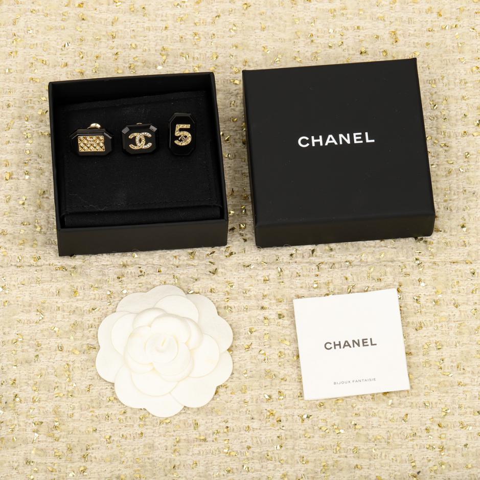 replica,repliche,fake,1:1,earrings,bracelet,ring,jewelry Spilla set multi-elemento Chanel replica,repliche,fake,1:1,earrings,bracelet,ring,jewelry Spilla set multi-elemento Chanel