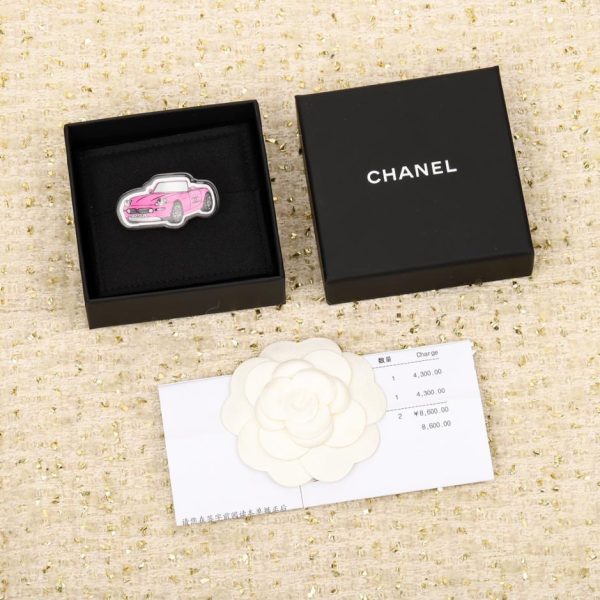 replica,repliche,fake,1:1,earrings,bracelet,ring,jewelry Spilla per auto Chanel