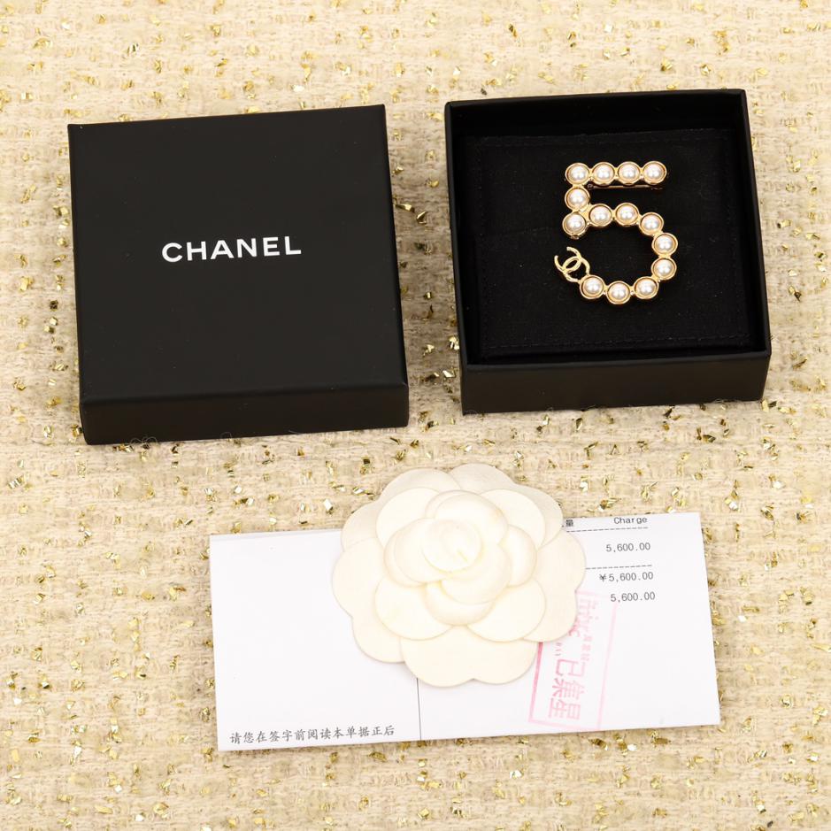 replica,repliche,fake,1:1,earrings,bracelet,ring,jewelry Spilla Chanel con perle trasparenti replica,repliche,fake,1:1,earrings,bracelet,ring,jewelry Spilla Chanel con perle trasparenti