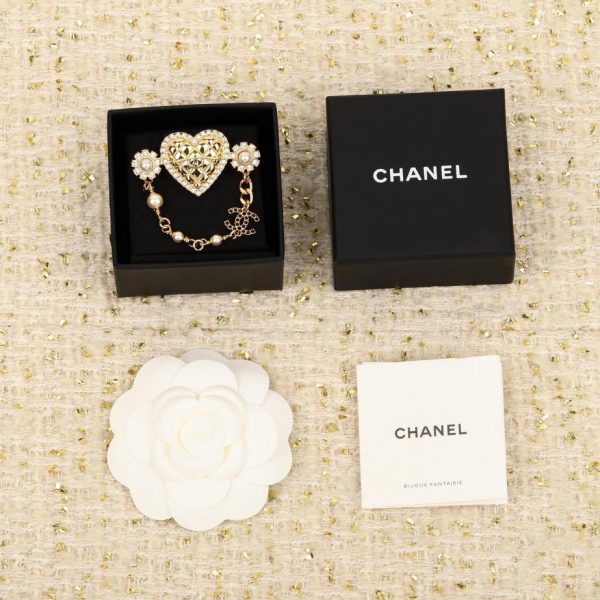 replica,repliche,fake,1:1,earrings,bracelet,ring,jewelry Spilla dell’amore di Chanel