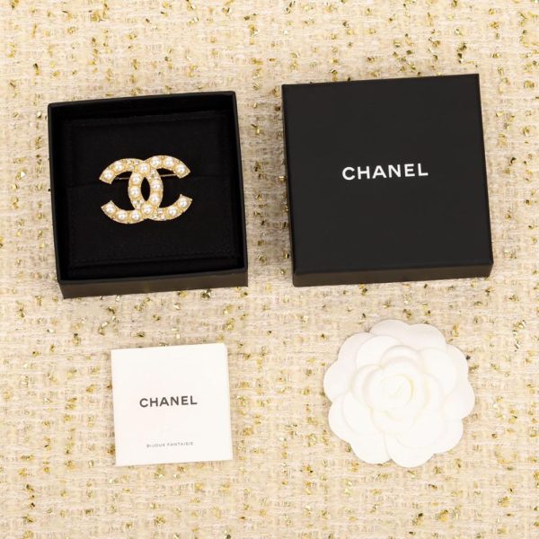 replica,repliche,fake,1:1,earrings,bracelet,ring,jewelry Spilla Chanel doppia c di perle