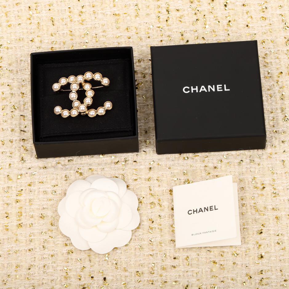 replica,repliche,fake,1:1,earrings,bracelet,ring,jewelry Spilla di perle Chanel Doppia C replica,repliche,fake,1:1,earrings,bracelet,ring,jewelry Spilla di perle Chanel Doppia C