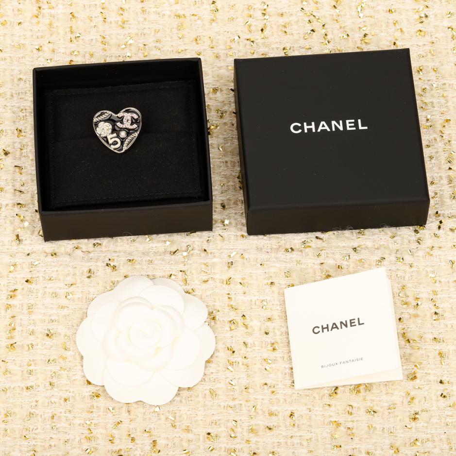 replica,repliche,fake,1:1,earrings,bracelet,ring,jewelry Spilla d’amore smaltata Chanel replica,repliche,fake,1:1,earrings,bracelet,ring,jewelry Spilla d’amore smaltata Chanel