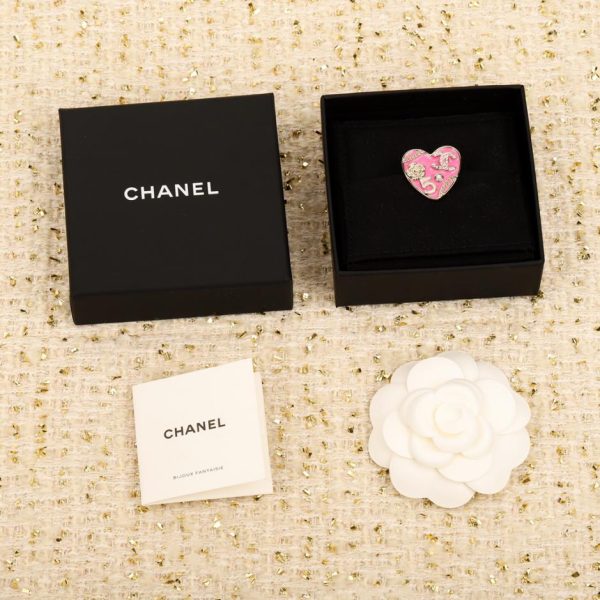 replica,repliche,fake,1:1,earrings,bracelet,ring,jewelry Spilla d’amore smaltata Chanel