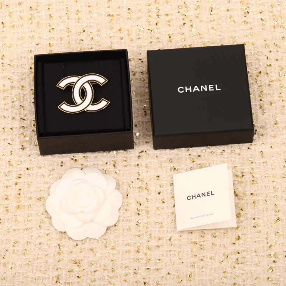 replica,repliche,fake,1:1,earrings,bracelet,ring,jewelry Spilla Chanel a goccia di olio bianco replica,repliche,fake,1:1,earrings,bracelet,ring,jewelry Spilla Chanel a goccia di olio bianco
