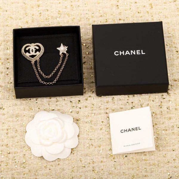 replica,repliche,fake,1:1,earrings,bracelet,ring,jewelry Spilla Chanel con catena dell’amore intrecciata cava
