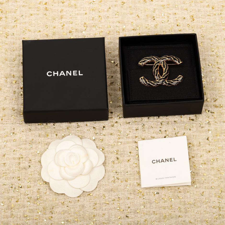 replica,repliche,fake,1:1,earrings,bracelet,ring,jewelry Spilla Chanel con goccia di olio nero replica,repliche,fake,1:1,earrings,bracelet,ring,jewelry Spilla Chanel con goccia di olio nero