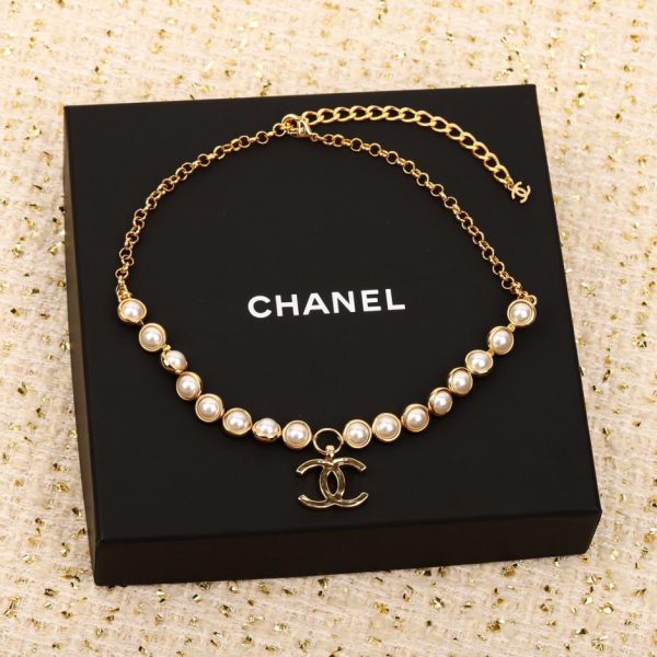 Collana Chanel mezza perla e mezza catena