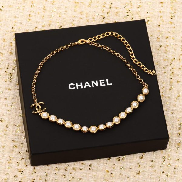 Collana Chanel mezza perla e mezza catena