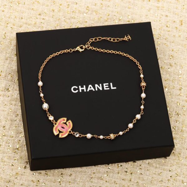 Collana Chanel con perle in resina rosa doppia c
