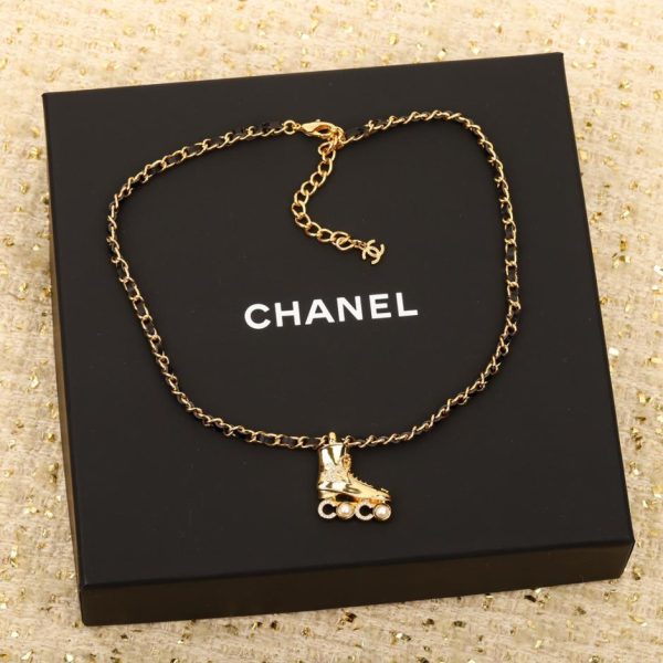 replica,repliche,fake,1:1,earrings,bracelet,ring,jewelry Collana Chanel in pelle di pattini