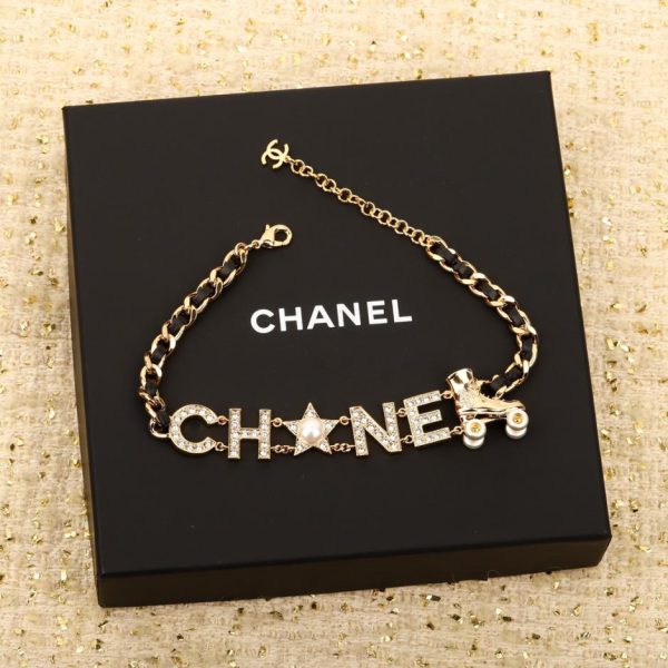 replica,repliche,fake,1:1,earrings,bracelet,ring,jewelry Collana Chanel con pattini in pelle con lettere