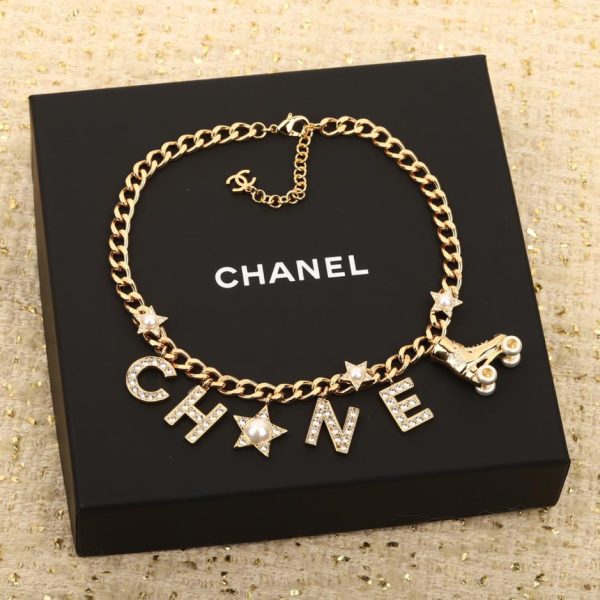 replica,repliche,fake,1:1,earrings,bracelet,ring,jewelry Collana con lettera skate di Chanel