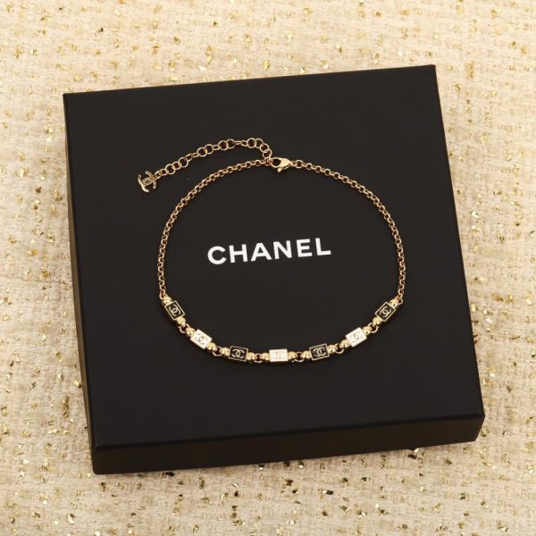 replica,repliche,fake,1:1,earrings,bracelet,ring,jewelry Collana girocollo Chanel quadrata in smalto bianco e nero