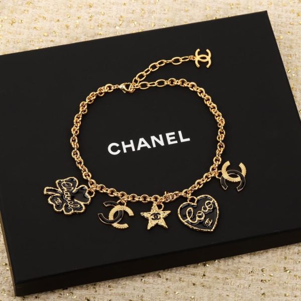 replica,repliche,fake,1:1,earrings,bracelet,ring,jewelry Collana multielemento Chanel in smalto nero con diamanti