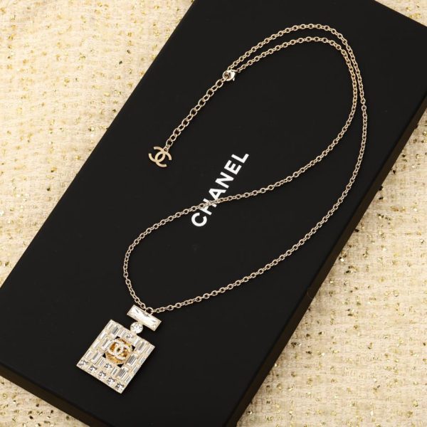 replica,repliche,fake,1:1,earrings,bracelet,ring,jewelry Collana di strass bottiglia d’acqua Chanel