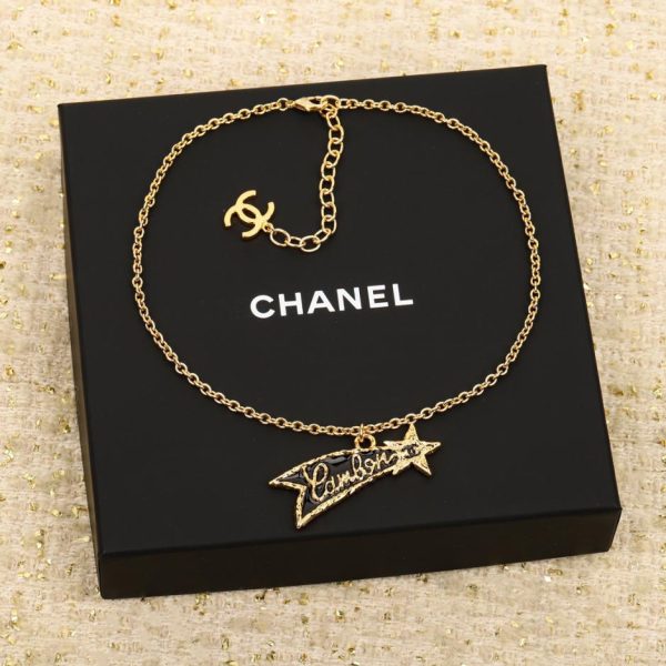 replica,repliche,fake,1:1,earrings,bracelet,ring,jewelry Collana Chanel con stella lavica in oro nero e alfabeto