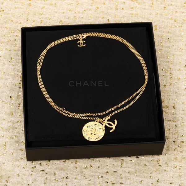 replica,repliche,fake,1:1,earrings,bracelet,ring,jewelry Collana Chanel con doppia C scritta a cerchio nero