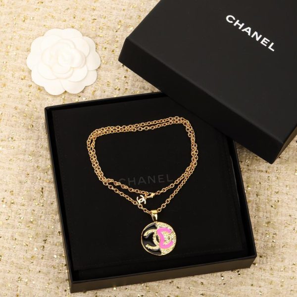 replica,repliche,fake,1:1,earrings,bracelet,ring,jewelry Collana Chanel bicolore rosa nero rotonda doppia C