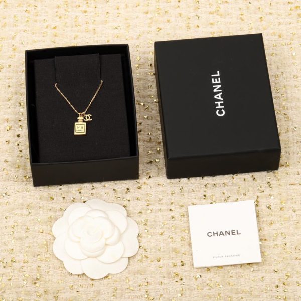 replica,repliche,fake,1:1,earrings,bracelet,ring,jewelry Collana con bottiglia d’acqua Chanel