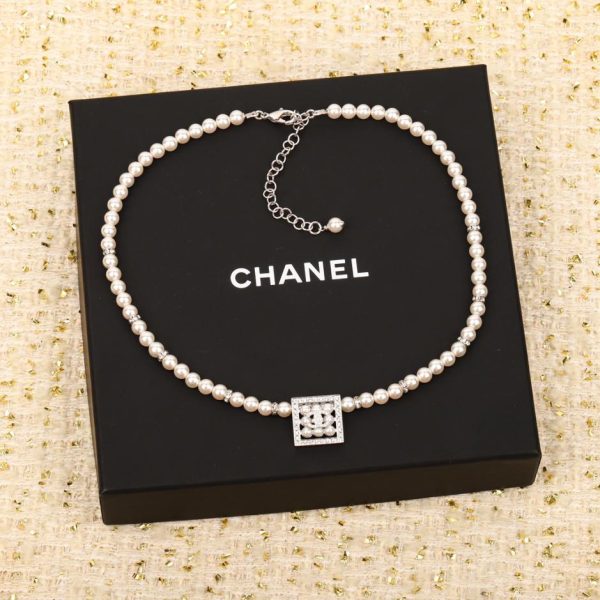 replica,repliche,fake,1:1,earrings,bracelet,ring,jewelry Collana girocollo con perle quadrate Chanel